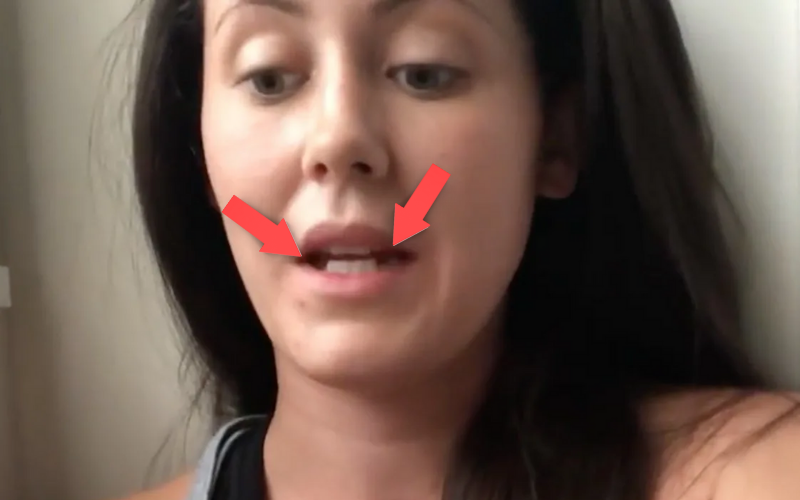 Jenelle's missing teeth