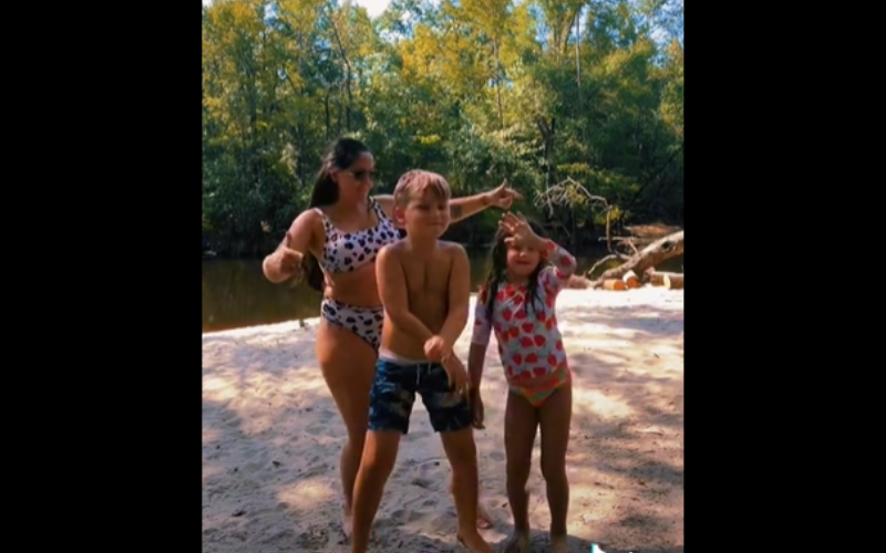 jenelle and kids dancing