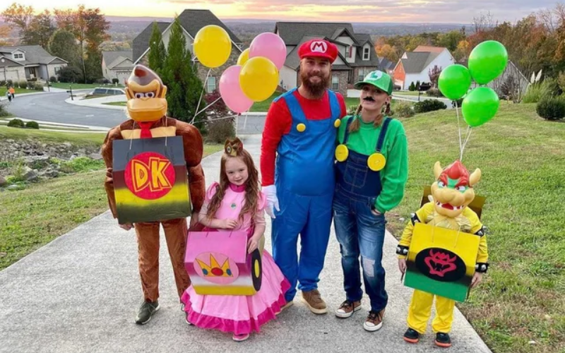 Maci and Fam Halloween