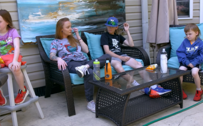 maci and kids sit